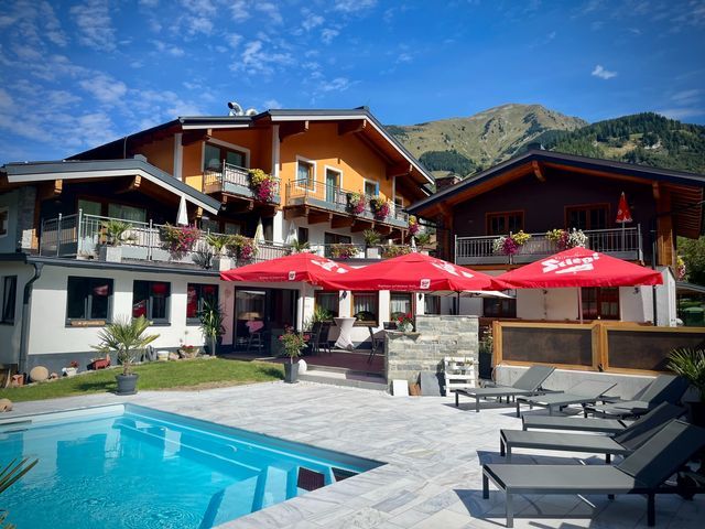 Hotel-Pension Theresa in Rauris im Sommer